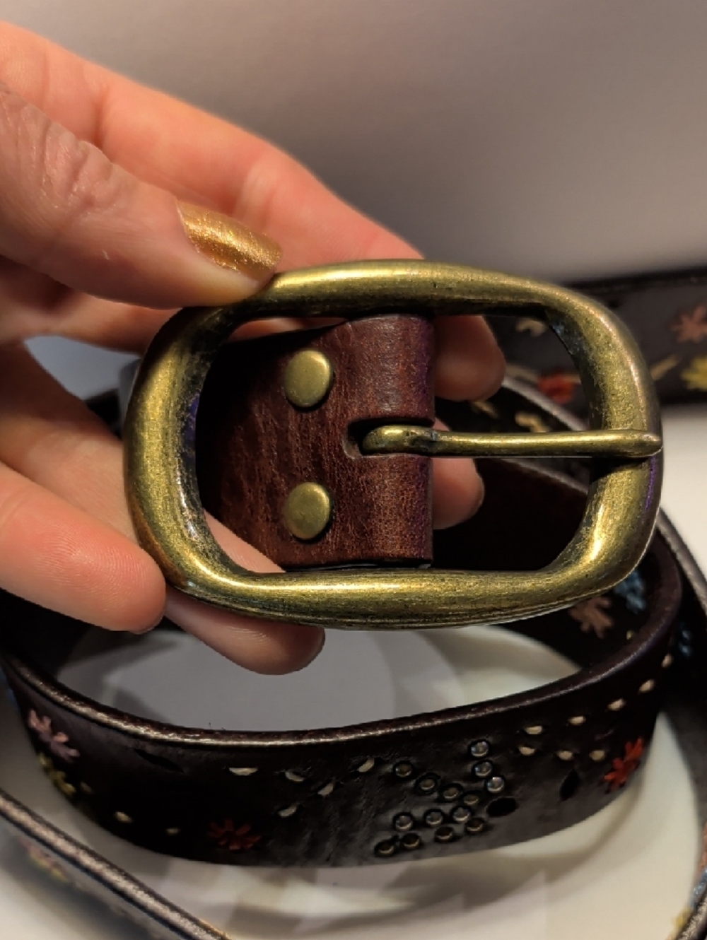 Brown Floral-Accent Leather Belt with Antiqued Brass Buckle - Picture 3 of 13